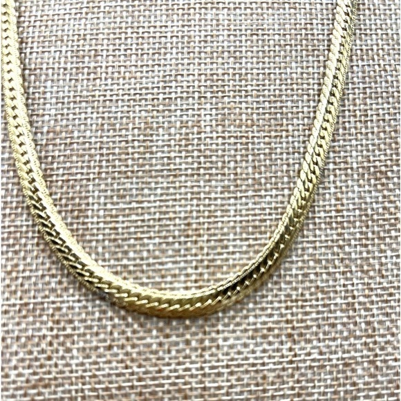 VINTAGE Herringbone Golden Chain Necklace - American Showcase 16” 70’s vibe - Picture 3 of 8